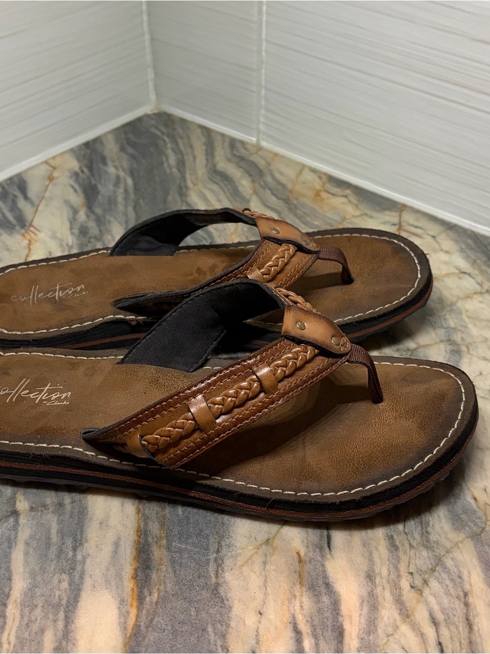 Collection by Clarks Women 8 Fenner Nerice Honey Leather Thong Flip Flop Sandals